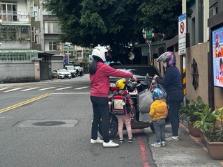 機車載孩童風險高  王婉諭游毓蘭籲建立安全通學環境