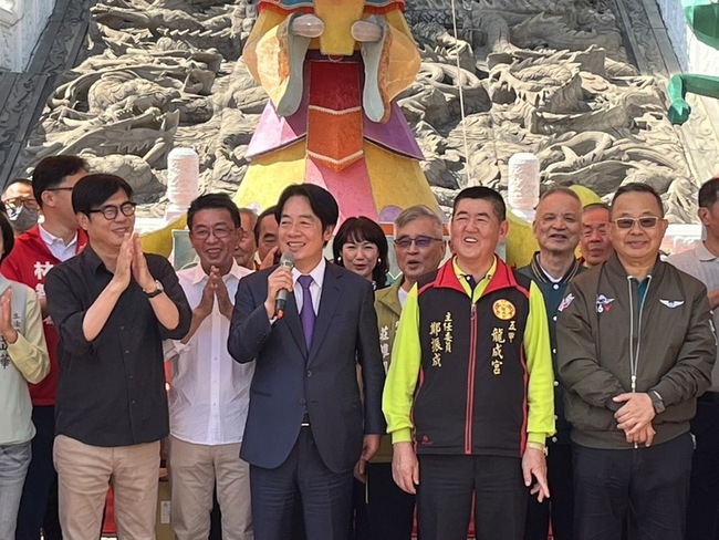 賴清德高雄參香發福袋 祈求國泰民安、國運昌隆 | 華視新聞