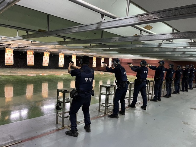 女警助教將靶場訓練影片上傳抖音 中市警研議處分 | 華視新聞