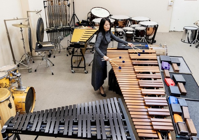 吳珮菁受邀美交響樂團協奏  1人控43件打擊樂器 | 華視新聞