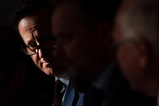 卡麥隆王毅會晤  談及紅海、俄烏戰爭和香港情勢