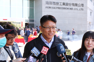 鴻海：AI伺服器是成長來源 電動車爭取全球品牌客戶