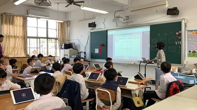 提升數位學習  全台東小一教室將設觸控大螢屏 | 華視新聞