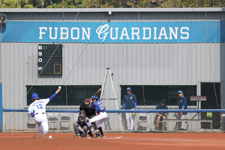 富邦悍將進行春訓首場隊內賽  啟用投球計時器