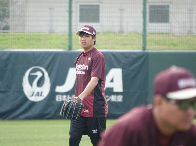 賴胤豪首度坐飛機出國 交流賽中繼飆149公里 | 華視新聞