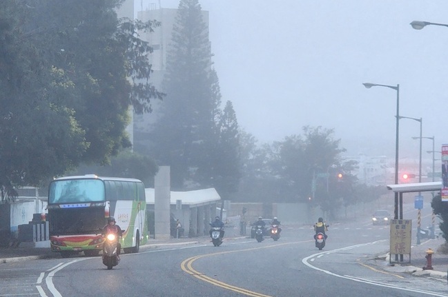澎湖現濃霧能見度低 回溫霧散後恢復航班起降 | 華視新聞