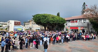 澎湖發「寶寶龍」元宵提燈 2千組30分鐘索完