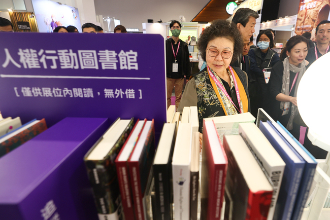 人權會首度參與台北書展 陳菊：每個人都有閱讀權利 | 華視新聞