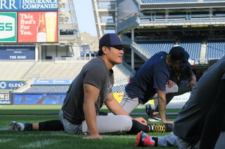 張育成與光芒續前緣  春訓報到倍感興奮