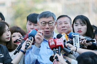 立院食安專報喬不攏  柯文哲：綠搞誘敵深入、藍在鬧