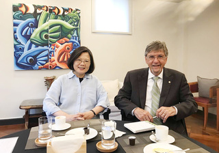 紐約客為綠營穿梭台美20年 彭光理退休前憶過往秘辛