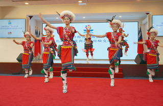 徐榛蔚率縣府團隊、原民舞團出訪加州 深化城市外交