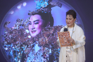 楊麗花獲本土語言終身奉獻獎 憶食飯配歌仔戲年代