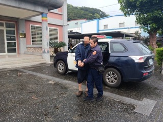 闖民宅持刀傷人卻無保請回 檢分案後重發拘票逮人