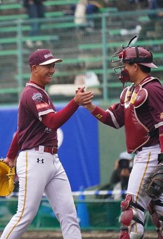 張閔勛演2次盜壘阻殺  教頭讚「感覺不是同一人」