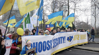 俄烏戰2周年遊行 駐歐盟代表李淳獲邀挺烏第一排