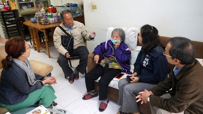 228事件77週年 高市府慰問受難者後代 | 華視新聞