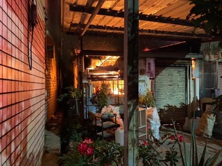 台南新化民宅凌晨火警 10多隻流浪犬貓命喪火窟