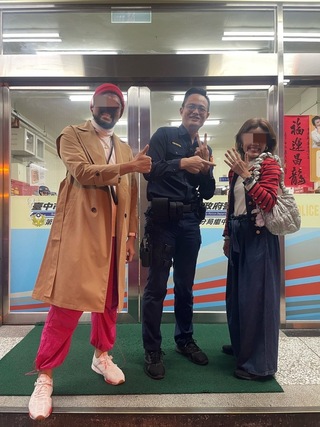 泰籍夫妻來台蜜月遺失婚戒 警助尋回添美好回憶