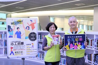 新北市圖志工「鯊魚爸爸」做繪本  說故事教台語