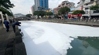 基隆田寮河現大量泡沫 廠商洗消防蓄水池違規排汙