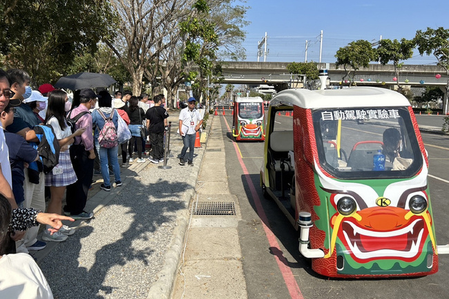 台灣燈會自駕車體驗人次破千 限時活動送好禮 | 華視新聞