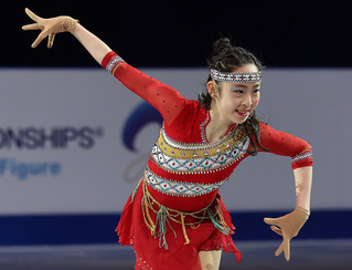 丁子涵受邀花滑世青賽演出 蔡玉鳳舞姿俏皮有特色