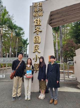 佳冬公所助圓夢 4日本人找到曾祖任教學校喜極而泣