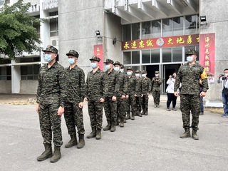 海軍1年期義務役屏東龍泉報到  役男：可強壯身體