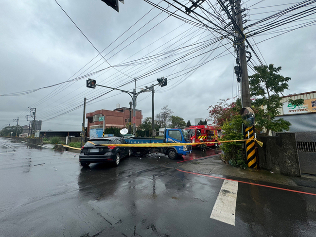 竹北車禍撞斷瓦斯管線 停氣搶修預計下午5時恢復 | 華視新聞