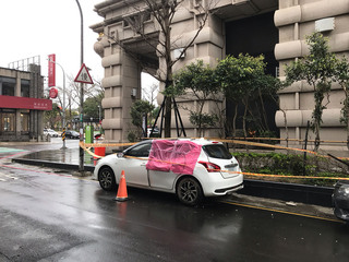 大樓外牆磁磚掉落砸車 桃市府：限期改善及體檢