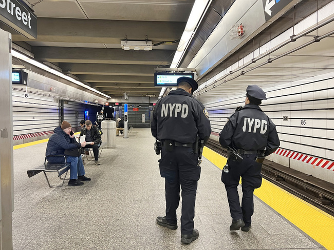 紐約地鐵淪治安死角  國民兵與州警進駐巡邏 | 華視新聞
