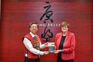 唐獎3得主贈著作、玉飾等珍藏 基金會將公開展示