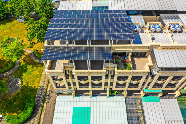 高市補助設置屋頂太陽光電 最高可獲20萬元 | 華視新聞