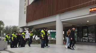 金錢糾紛台東2車開槍追撞 警徹夜逮8人