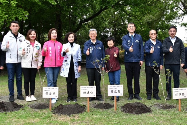 陳建仁宜蘭栽種風箱樹 盼全民共同打造「森活圈」 | 華視新聞