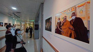 放棄當心理師  邱宗怡自我放逐印度拍攝藏人生活