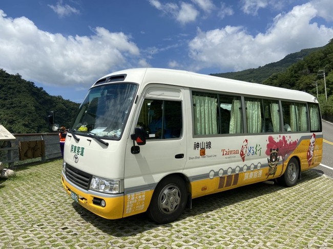 屏東郵輪巴士外語導覽團 邀外籍旅客體驗在地文化 | 華視新聞