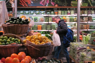 美國2月通膨率意外回升 短期內降息機率低