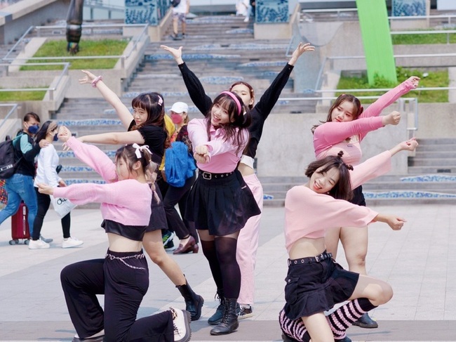 青年體驗學習舞蹈與劇團  盼成跨域藝術創作者 | 華視新聞