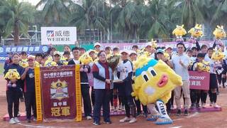 東山女壘奪全國中小學冠軍金盃 市府發百萬獎金