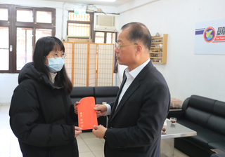 八堵所受傷女警返回崗位服勤 署長黃明昭慰問