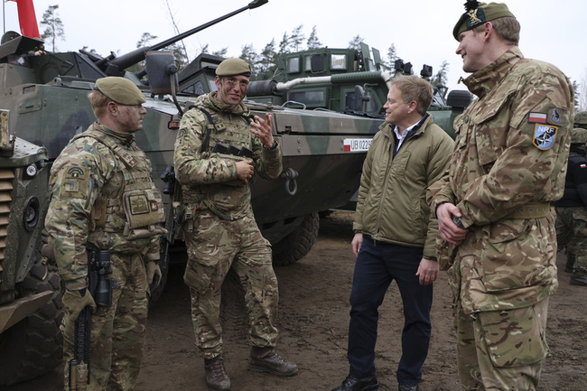 俄羅斯飛彈威脅  英防相訪問烏克蘭被迫縮短行程 | 華視新聞