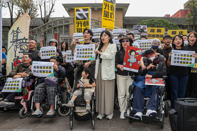 交通微罪取消檢舉記點  路權團體7縣市快閃抗議 | 華視新聞