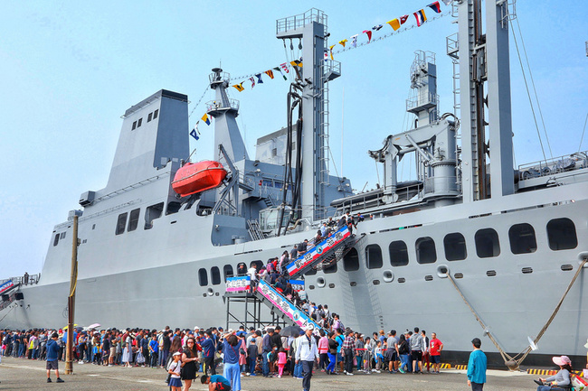 海軍敦睦艦隊3/24 一連兩天安平港開放登艦參觀 | 華視新聞