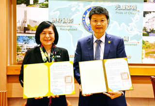 嘉大與國台圖簽備忘錄 協力台灣紙質文獻保存