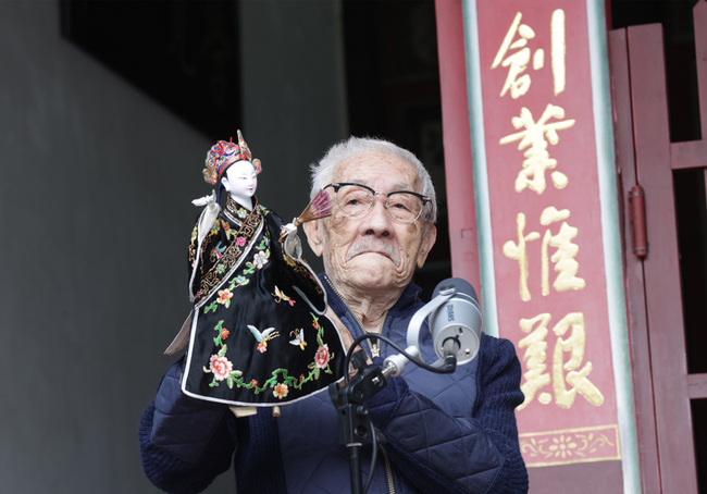 布袋戲大師工作坊開課 93歲陳錫煌連續15年當導師 | 華視新聞