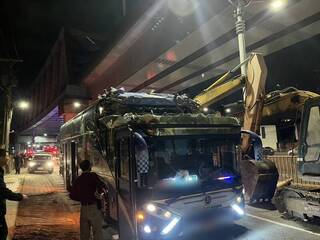 高雄仁武遊覽車撞涵洞 15傷1命危搶救中