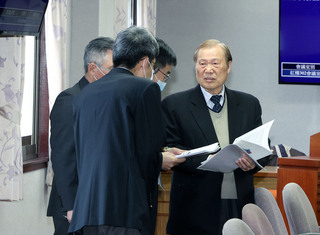 綠：在野黨若對憲法運作有意見 就循修憲程序