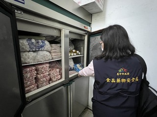 台中酸菜魚火鍋店遭控飲品有蒼蠅 市府稽查多項違規